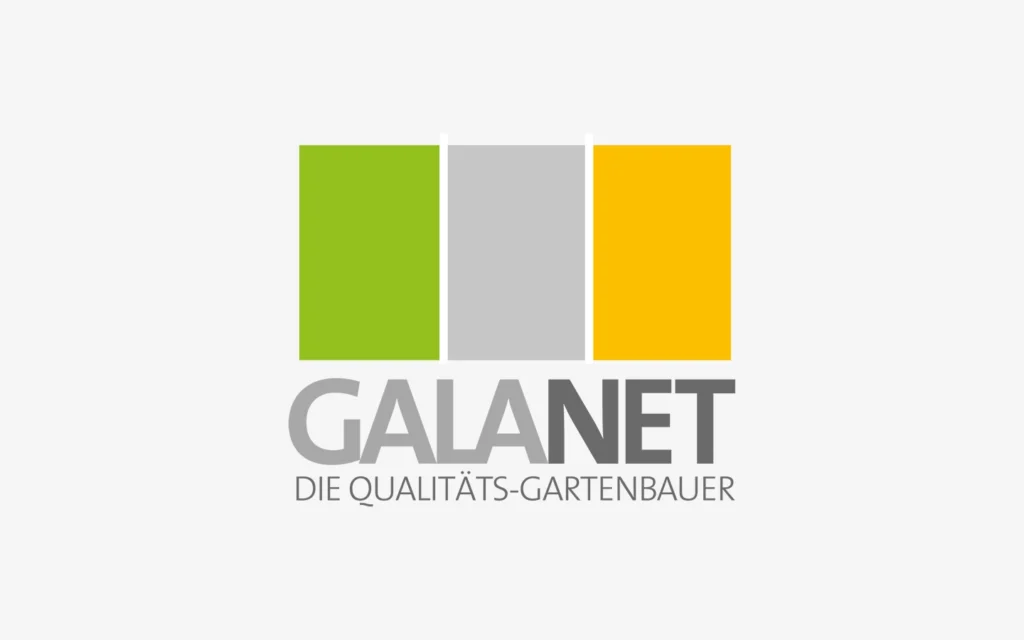 Logo mit drei farbigen Rechtecken und dem Schriftzug "GALANET", darunter der Slogan "DIE QUALITÄTS-GARTENBAUER".